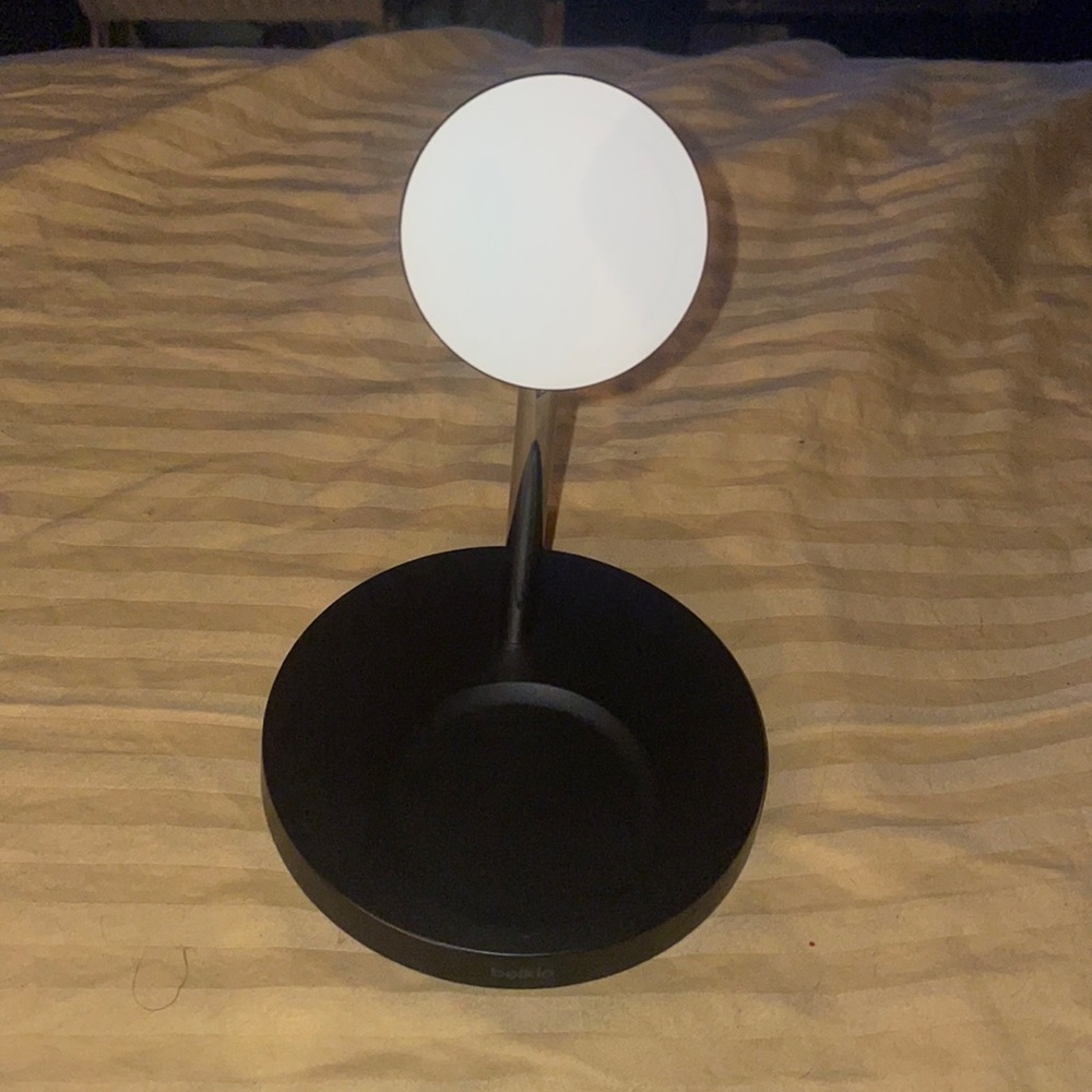 Belkin Boost⬆️ charge pro 2-in-1 wireless charger stand with Magsafe Iphone 12